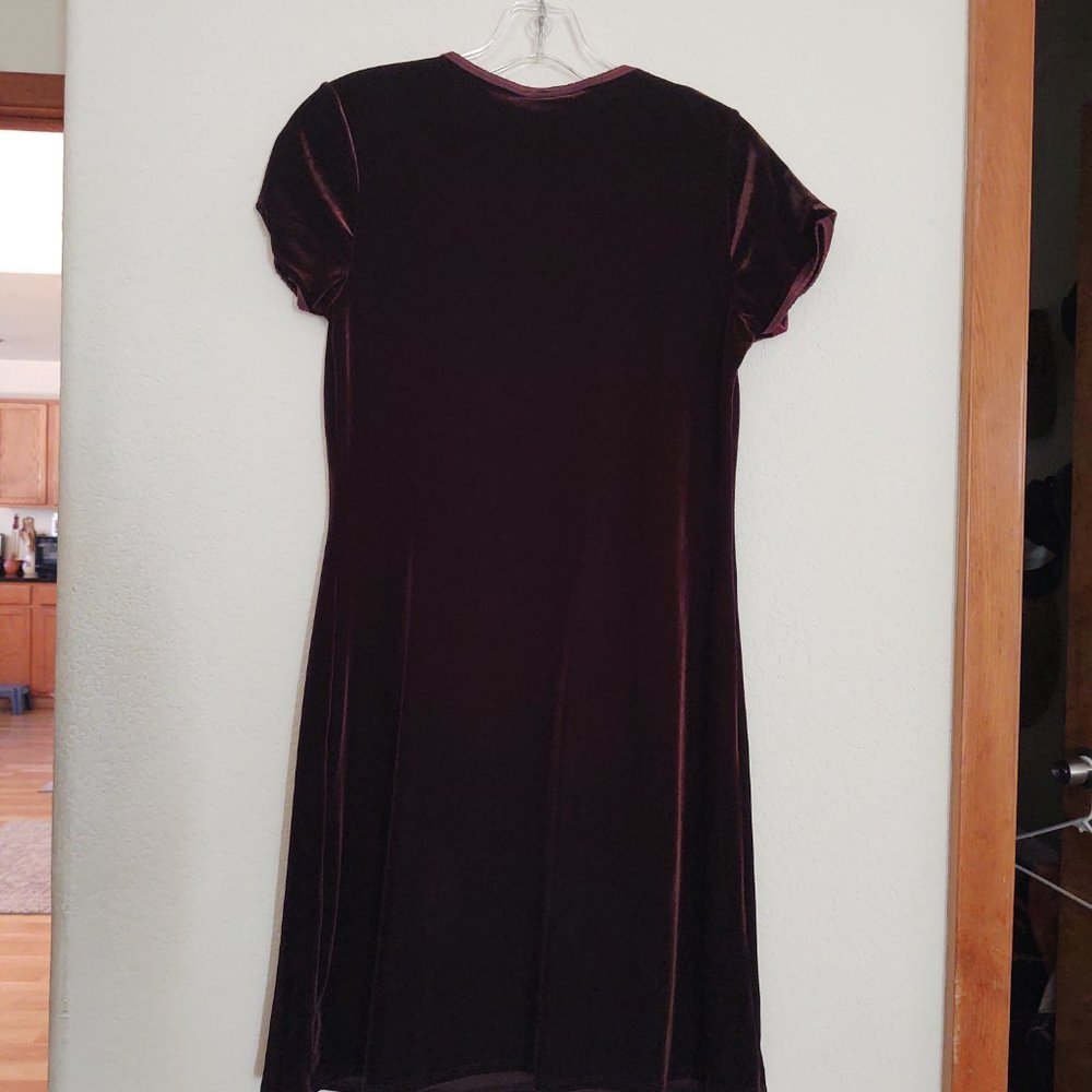 FLAUNT IT! WOMEN'S VELOUR VELVET FEEL BUTTERFLY ETCHED DARK BURGUNDY DRESS - Picture 9 of 15